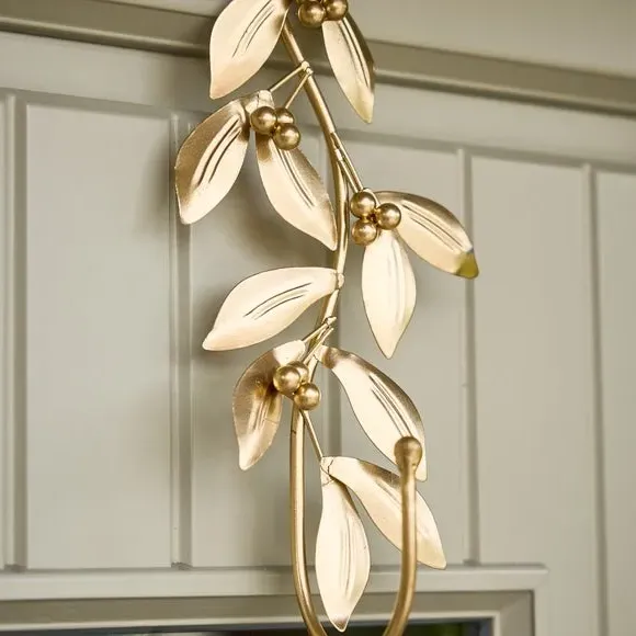 Wreath Hanger with Leaves - Gold, Metal