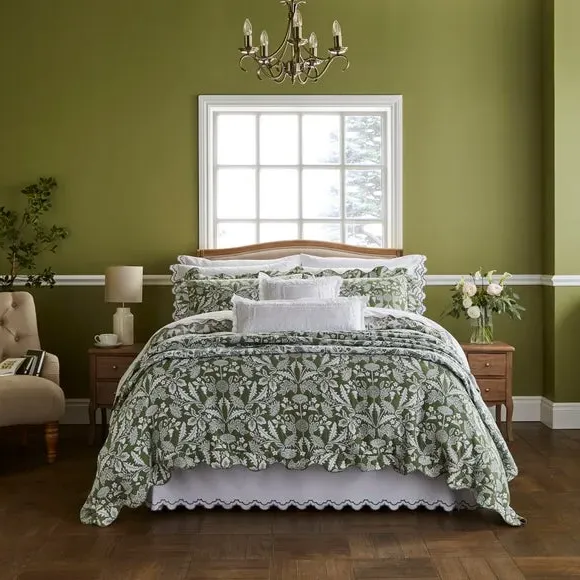 Dandelion Bedspread with Scallop Frill - Green image