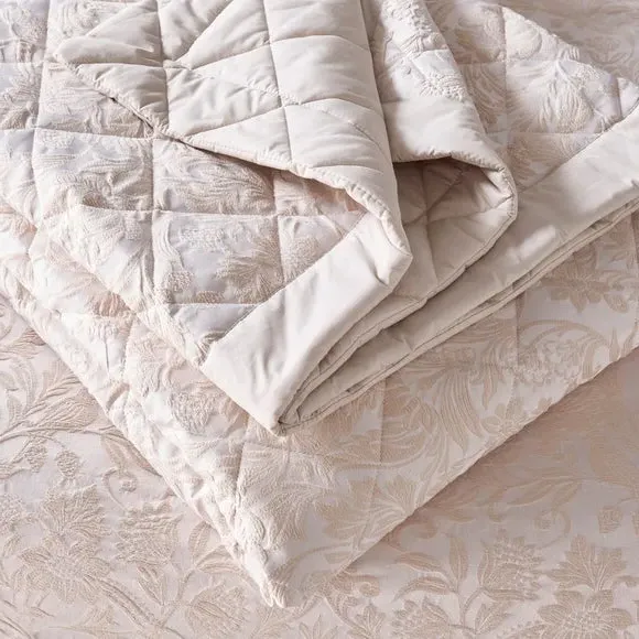 Jacquard Bedspread with Flora Design - Champagne