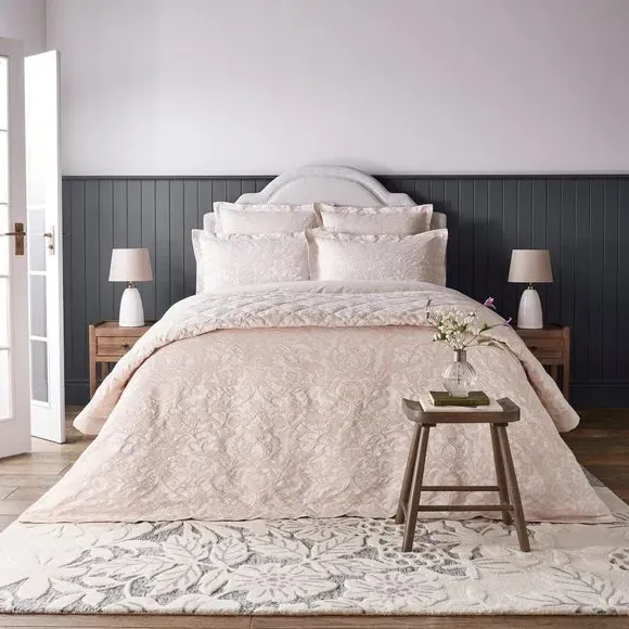 Jacquard Bedspread with Flora Design - Champagne