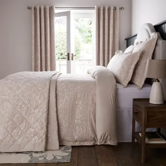 Jacquard Bedspread with Flora Design - Champagne