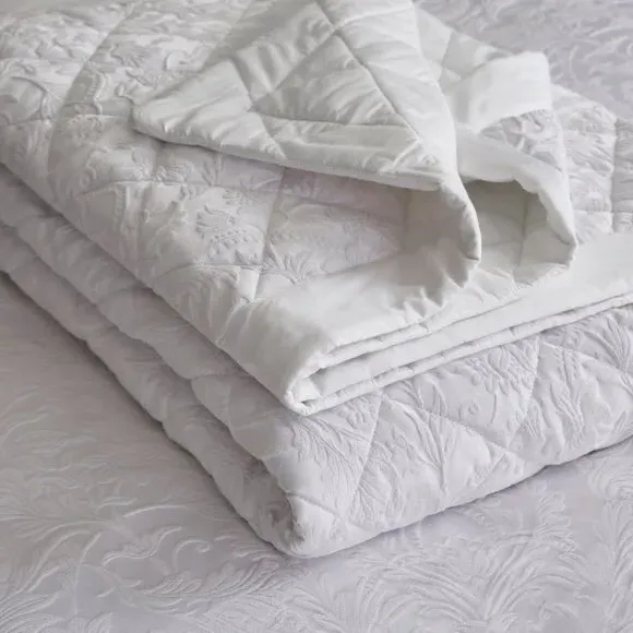 Jacquard Bedspread with Floral Design - White