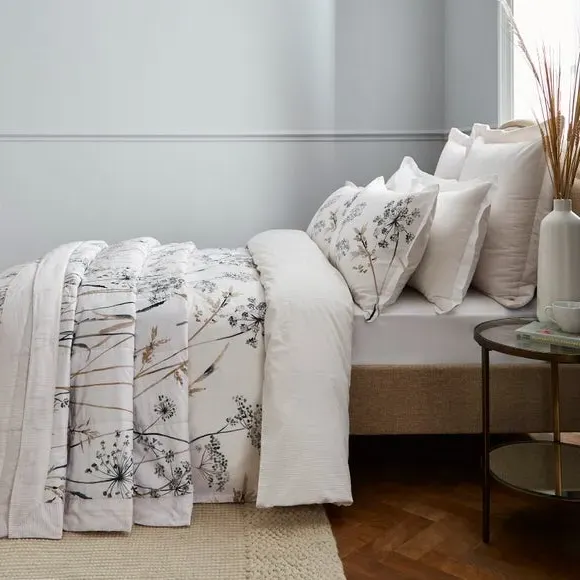 Quilted Bedspread with Meadow Print - Natural