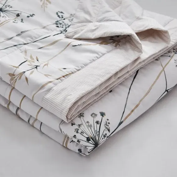 Quilted Bedspread with Meadow Print - Natural