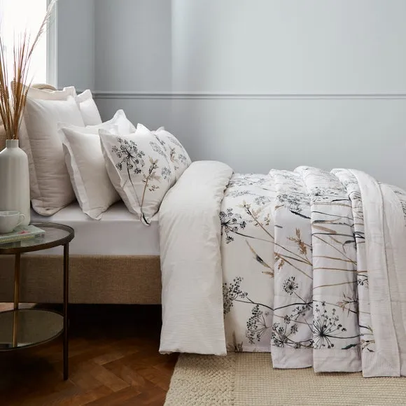 Quilted Bedspread with Meadow Print - Natural