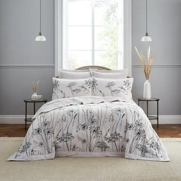 Quilted Bedspread with Meadow Print - Natural