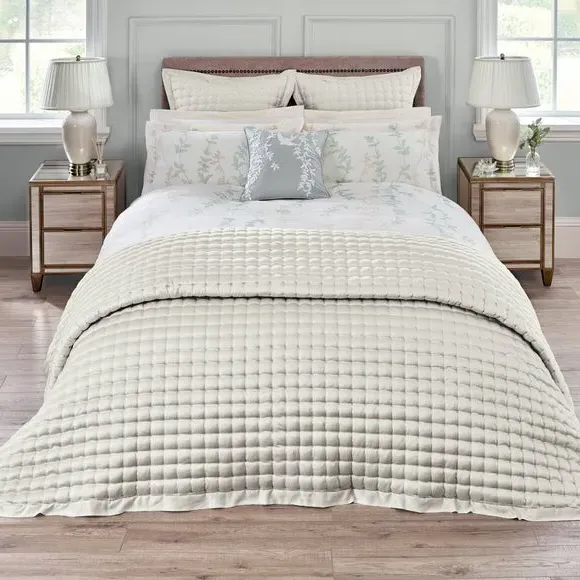 Quilted Bedspread with Oxford Border - Natural, Satin