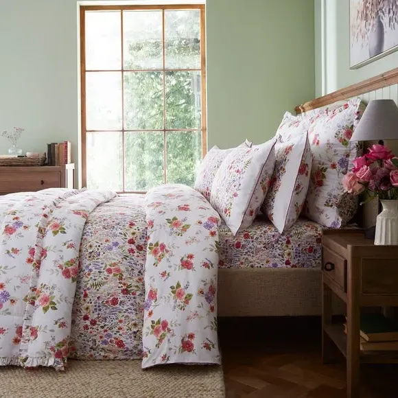 Quilted Bedspread with Ruffle Edge - White, Cotton