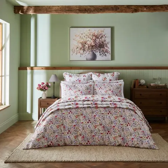 Quilted Bedspread with Ruffle Edge - White, Cotton image