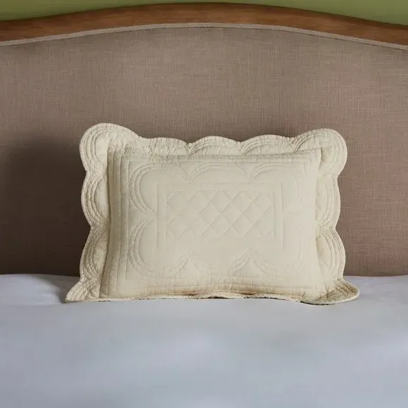 Rectangle Cushion with Scalloped Edge - Natural, Cotton image