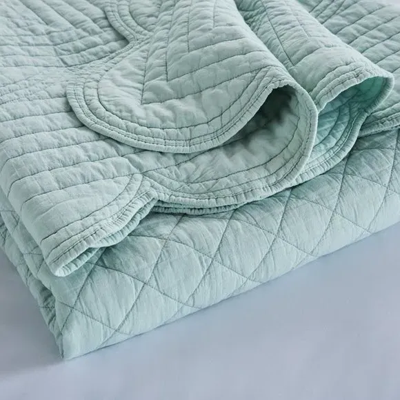 Scalloped Bedspread with Quilted Design - Green, Cotton