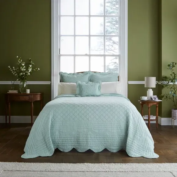 Scalloped Bedspread with Quilted Design - Green, Cotton