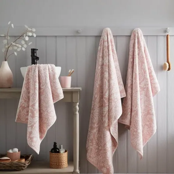 Cotton Towel with Jacquard Design - Pink