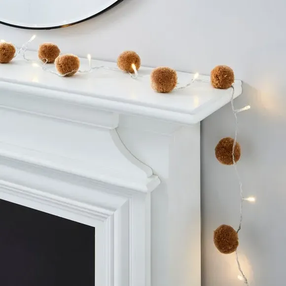 10-LED String Light with Pom Poms - Natural