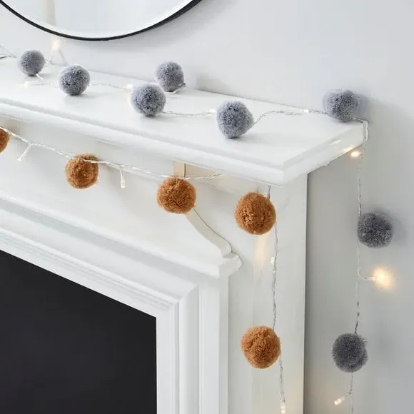 10-LED String Light with Pom Poms - Natural