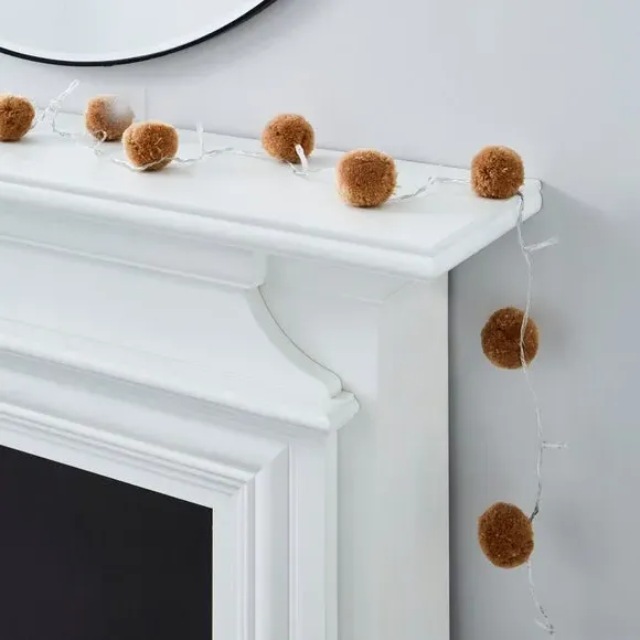 10-LED String Light with Pom Poms - Natural