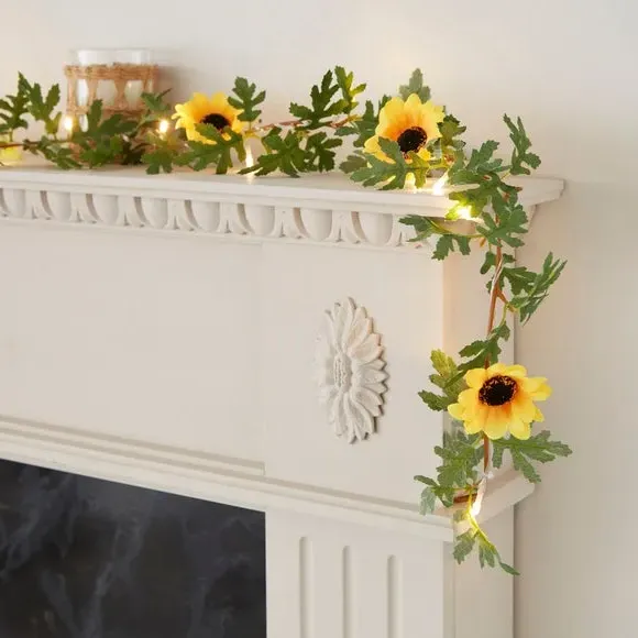 20 LED Sunflower Garland - Green, Artificial image