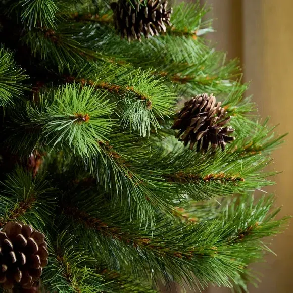 4ft Christmas Tree with Burlap Base - Green