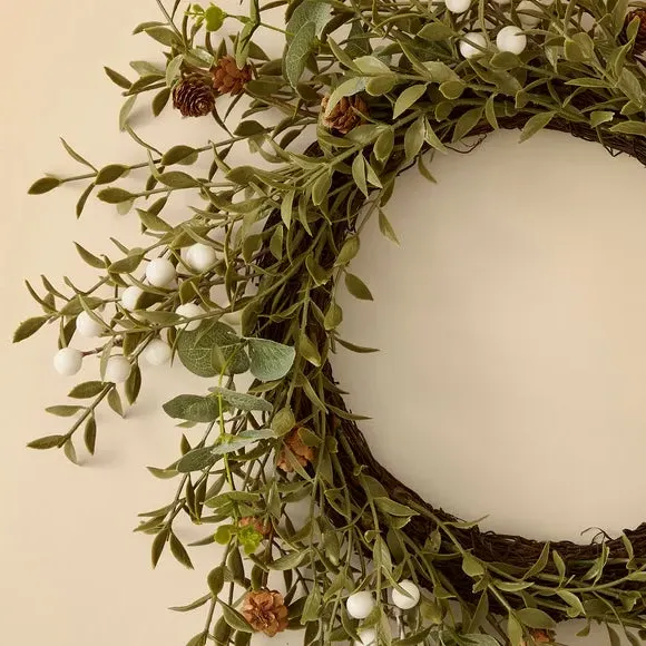 55cm Artificial Mistletoe Wreath - Green
