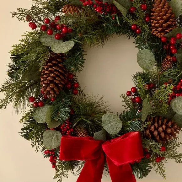 55cm Pre-Lit Artificial Berry Wreath - Green