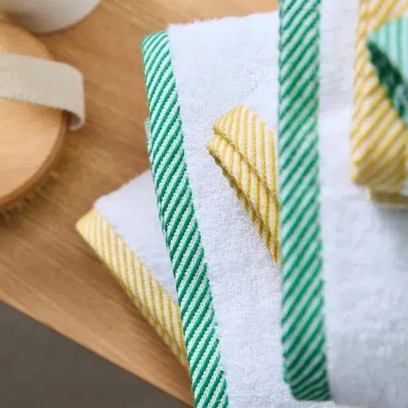 6-Piece Towel Set with Coloured Hem - White