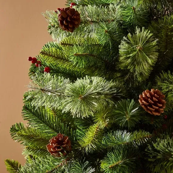 6ft Christmas Tree with Berries - Green, Artificial