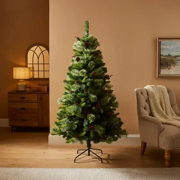 6ft Christmas Tree with Berries - Green, Artificial