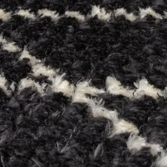 Berber Rug with Fringe Detail - Black & White
