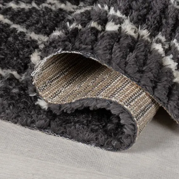 Berber Rug with Fringe Detail - Black & White