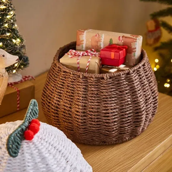 Christmas Pudding Lidded Basket - White