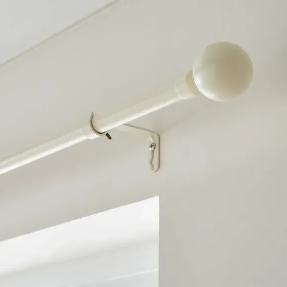 Extendable Curtain Pole with Globe Finial - White