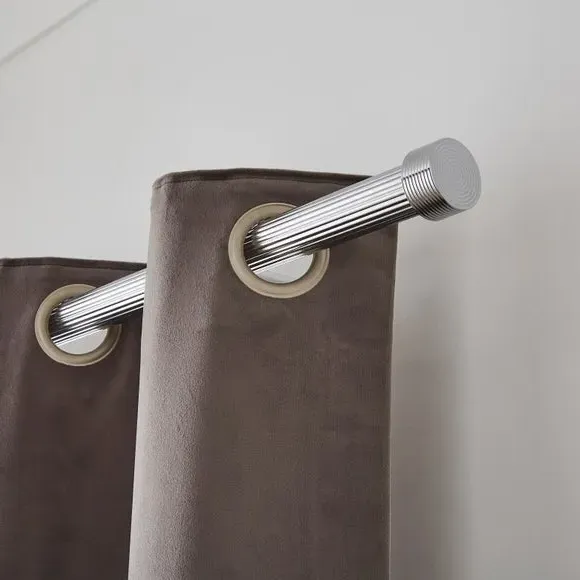 Extendable Curtain Pole with Ribbed Detail - Chrome