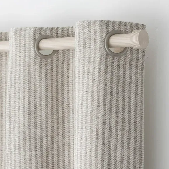 Extendable Curtain Pole with Ribbed Detail - Natural