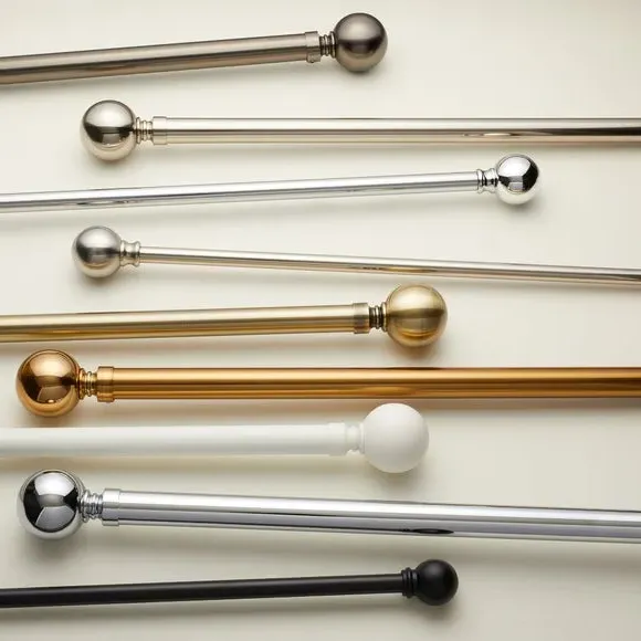 Extendable Curtain Pole with Rings - Black, Metal