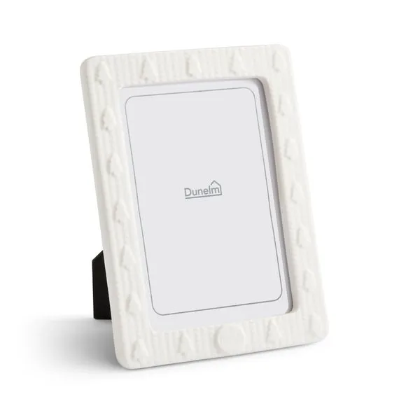 Family Photo Frame with Knitted Texture - White