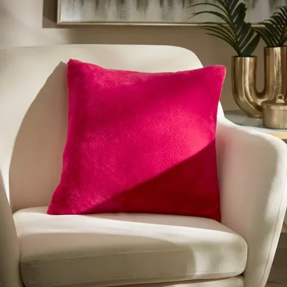 Faux Fur Cushion - Fuchsia, Recycled Polyester image