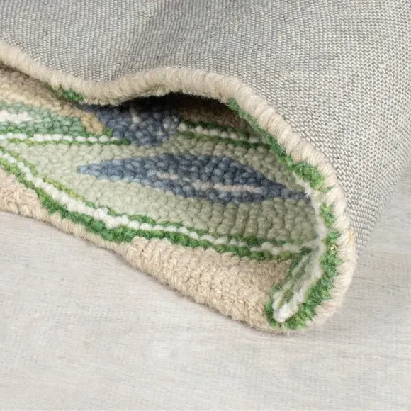 Floral Shaped Rug with Edge Details - Green, Wool