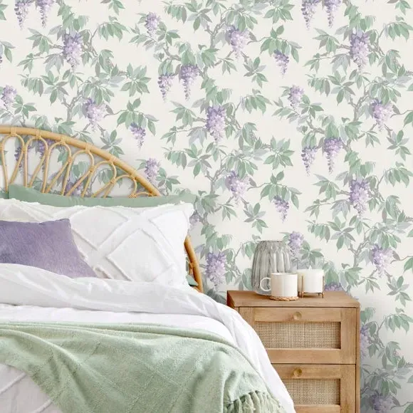 Floral Wallpaper with Pearlescent Highlights - Purple