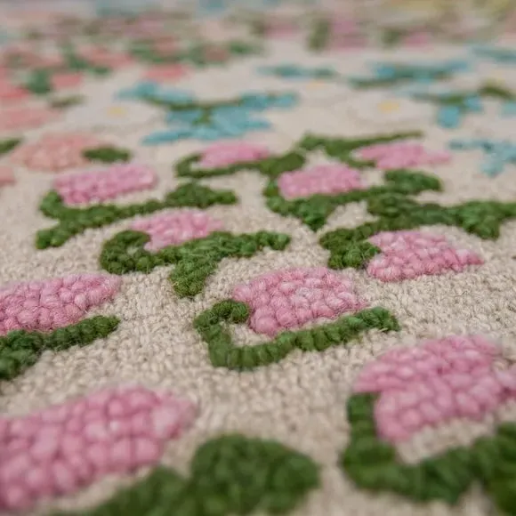 Floral Wool Rug with High-Low Pile - Ivory