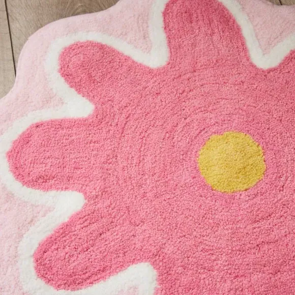 Flower Rug with Tufted Finish - Pink