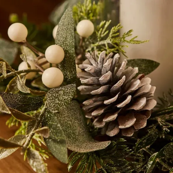 Foliage Candle Holder with Berries - Green