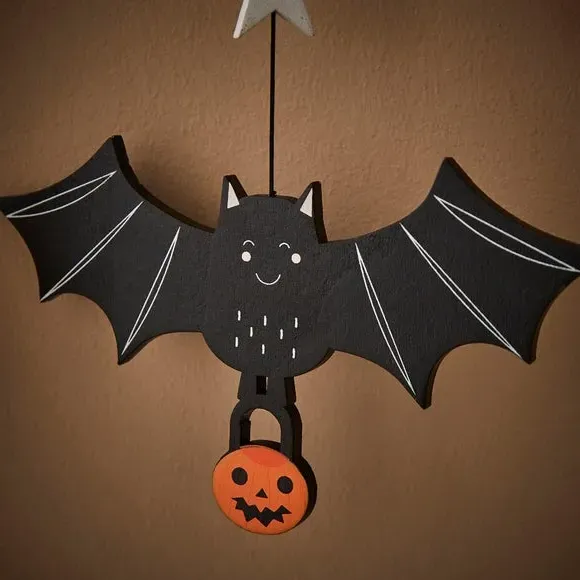 Halloween Wreath with Characters - Multicolor, Wood