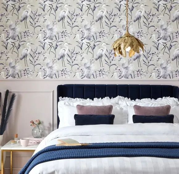 Heron Wallpaper with Pearlescent Highlights - Lilac image