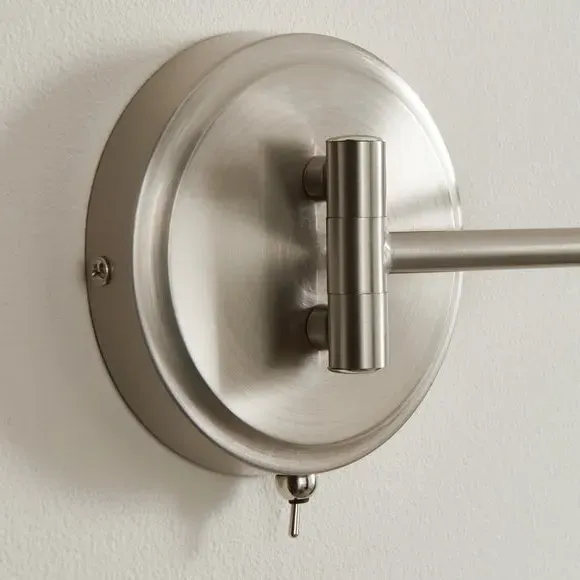 Industrial Wall Light with Extendable Arm - Chrome