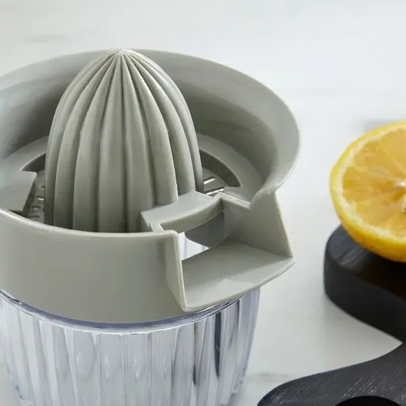 Kitchen Juicer Jug with Spout - Green