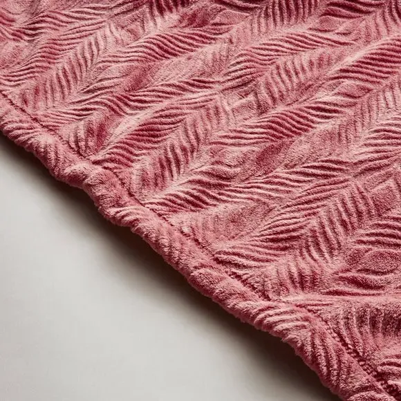 Leaf Pattern Throw Blanket - Rose, Fleece