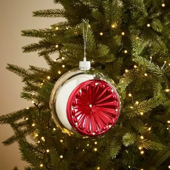 Light-Up Christmas Bauble - Red image