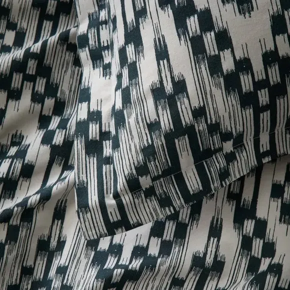 Oxford Pillowcase with Button Closure - Black, Cotton