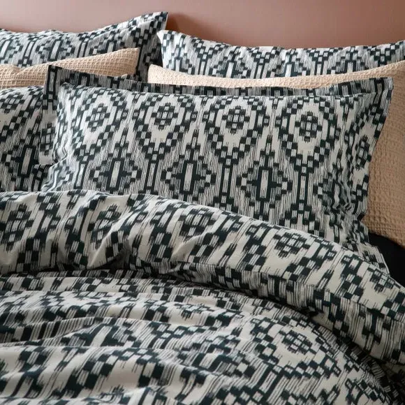 Oxford Pillowcase with Button Closure - Black, Cotton image