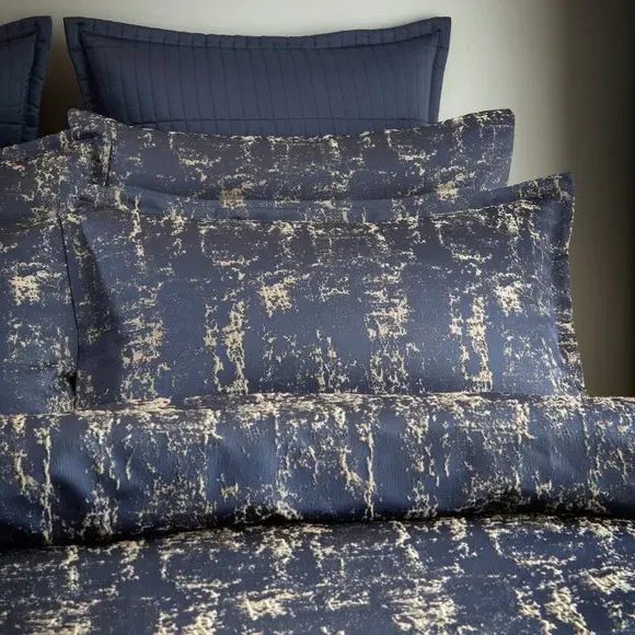 Oxford Pillowcase with Button Closure - Navy image